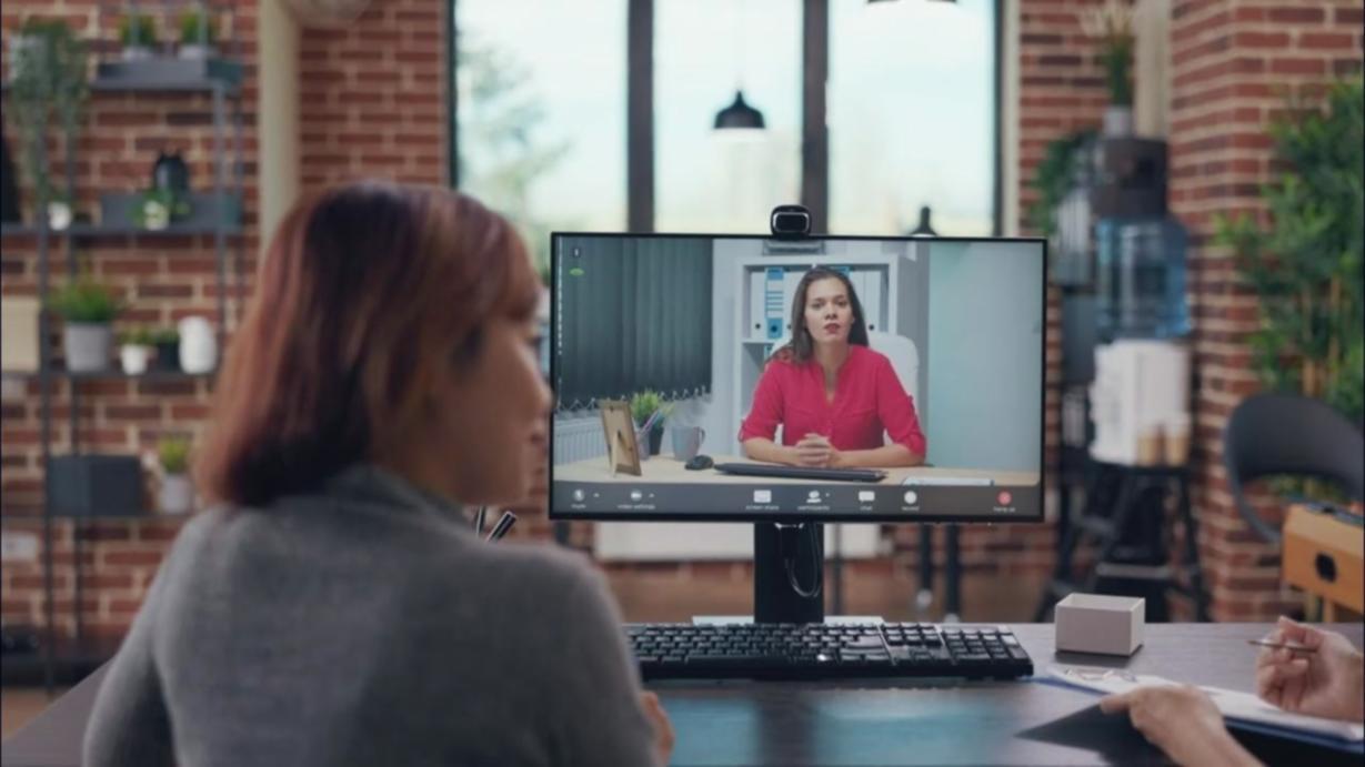 Студенти практикують йогу під час навчання