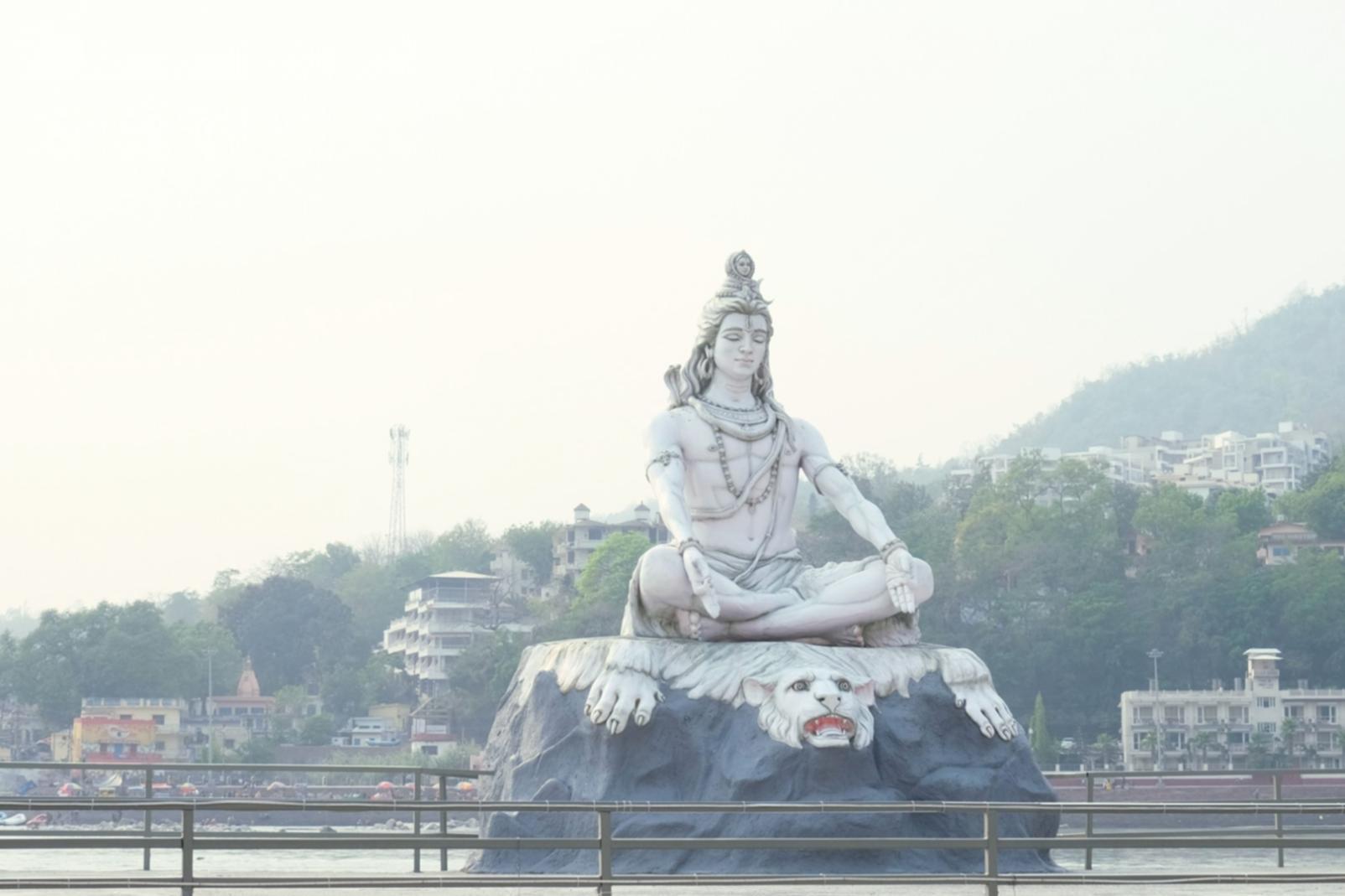 Заняття йогою в групі з дотриманням структури уроку